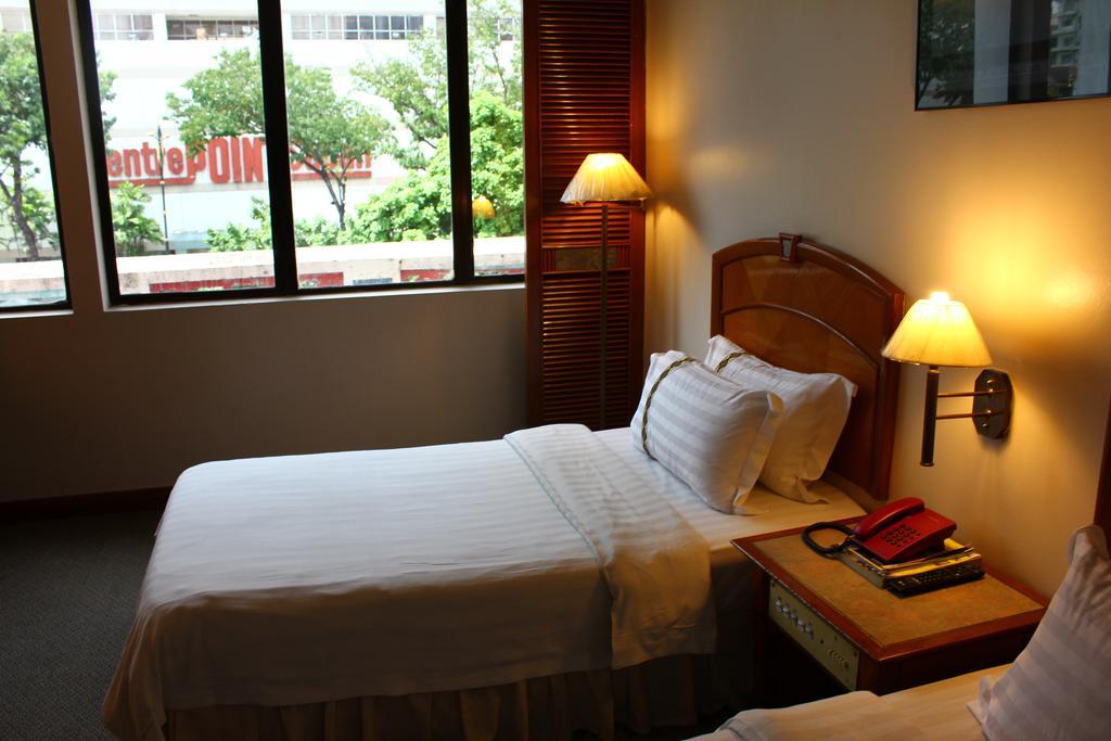 Hotel Deleeton Kota Kinabalu Room photo